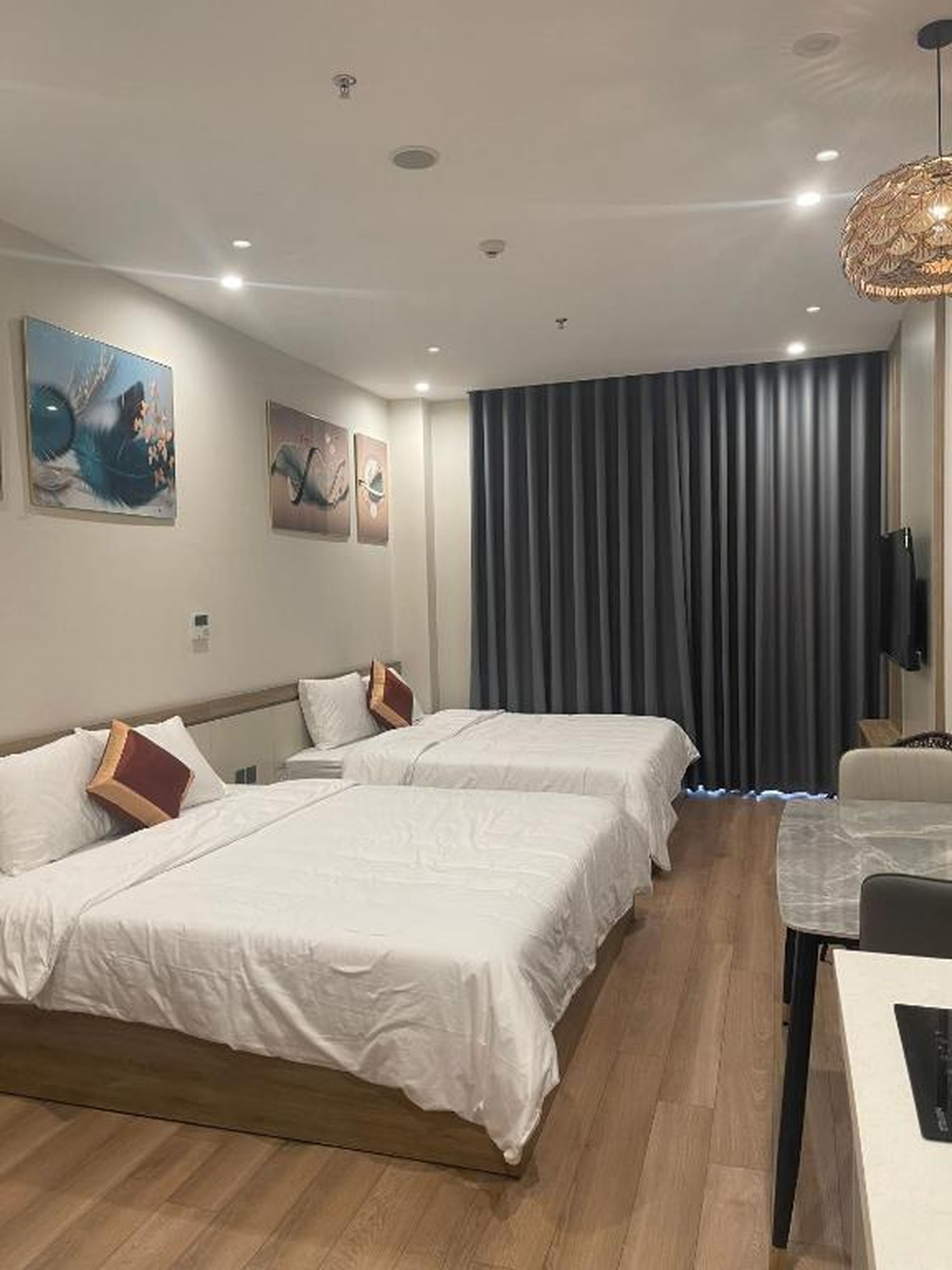 Ocean Breeze Homestay Hạ Long - Hình 1