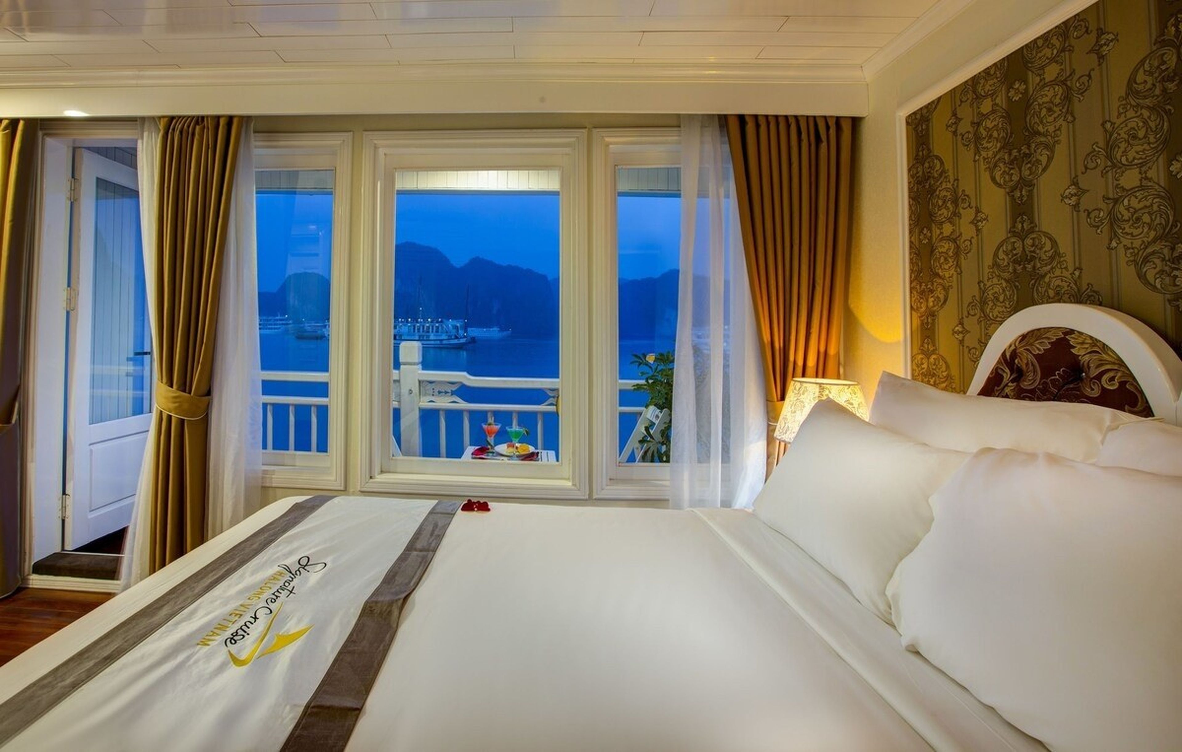 Du thuyền Signature Royal Hạ Long: Khám phá vịnh kỳ quan trên con tàu gỗ sang trọng - Hình 15