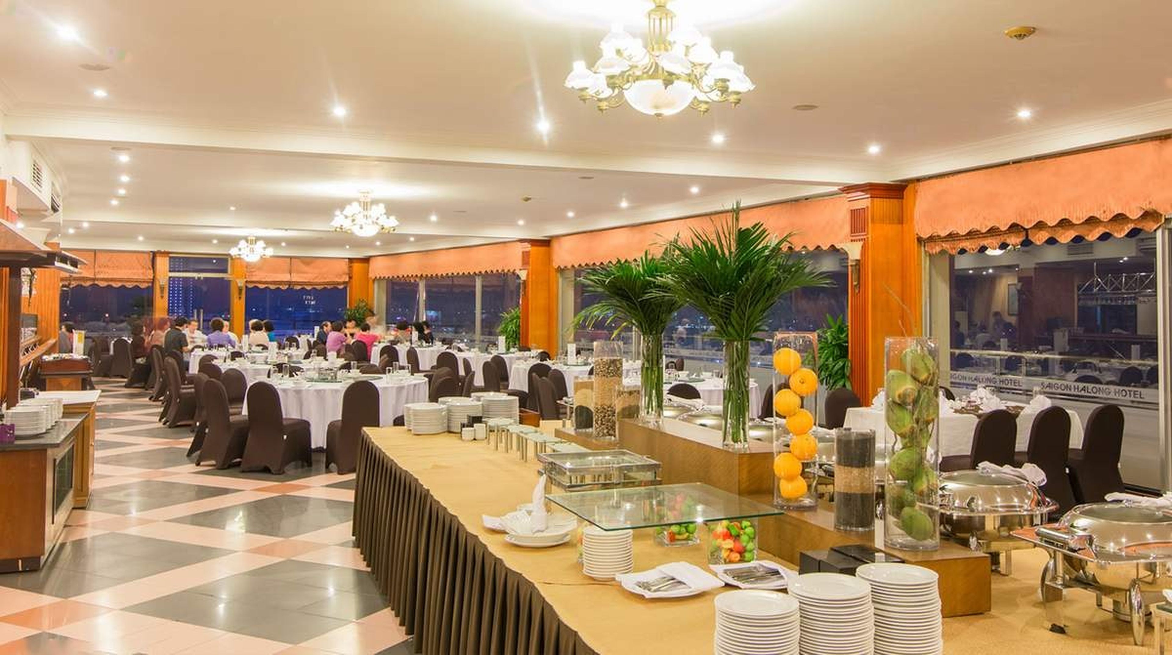 Nhà hàng Panorama Hạ Long – Thưởng thức ẩm thực với view ngắm cảnh cực xịn - Hình 2