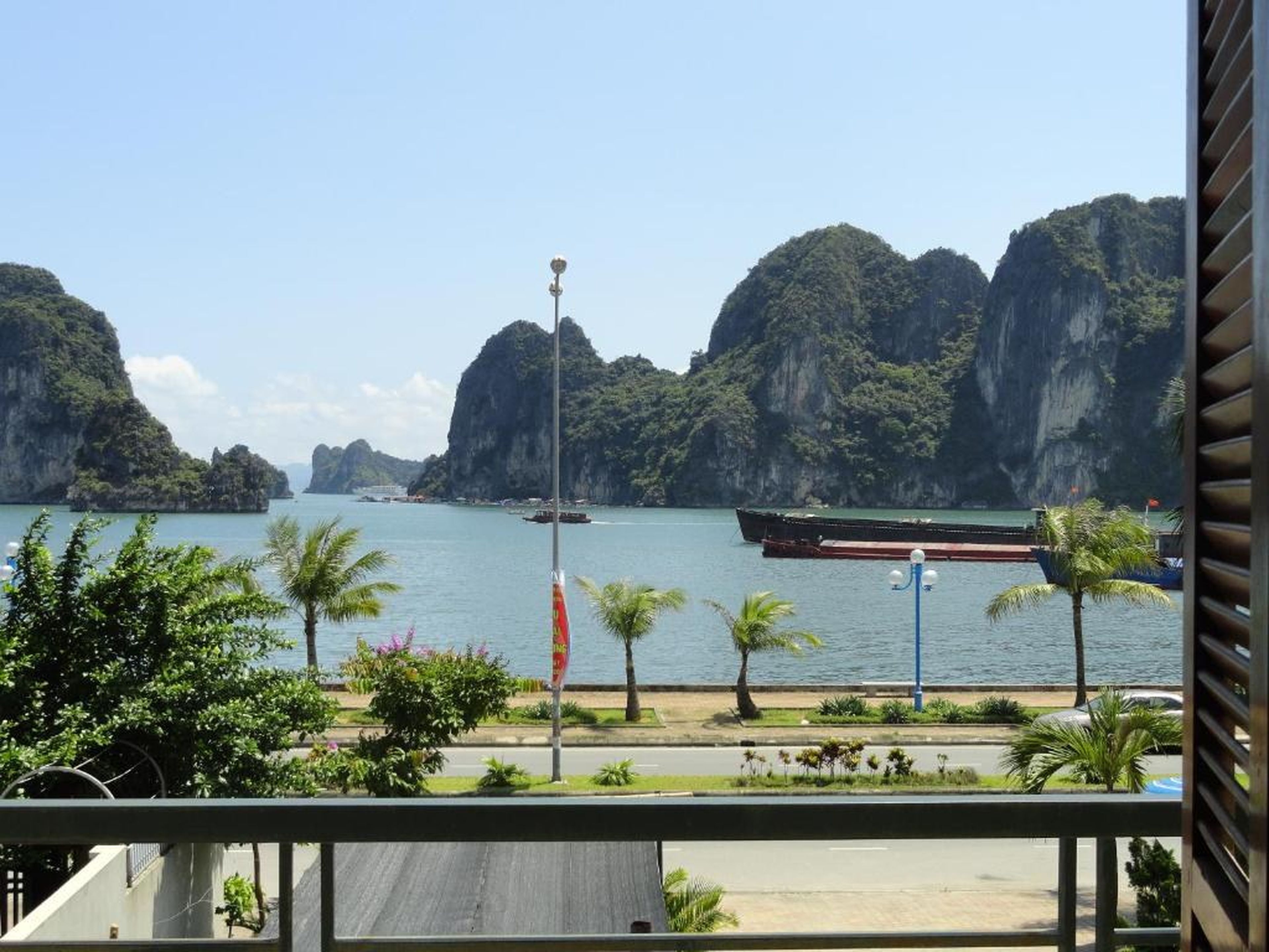 Hạ Long Lily Homestay - Hình 11
