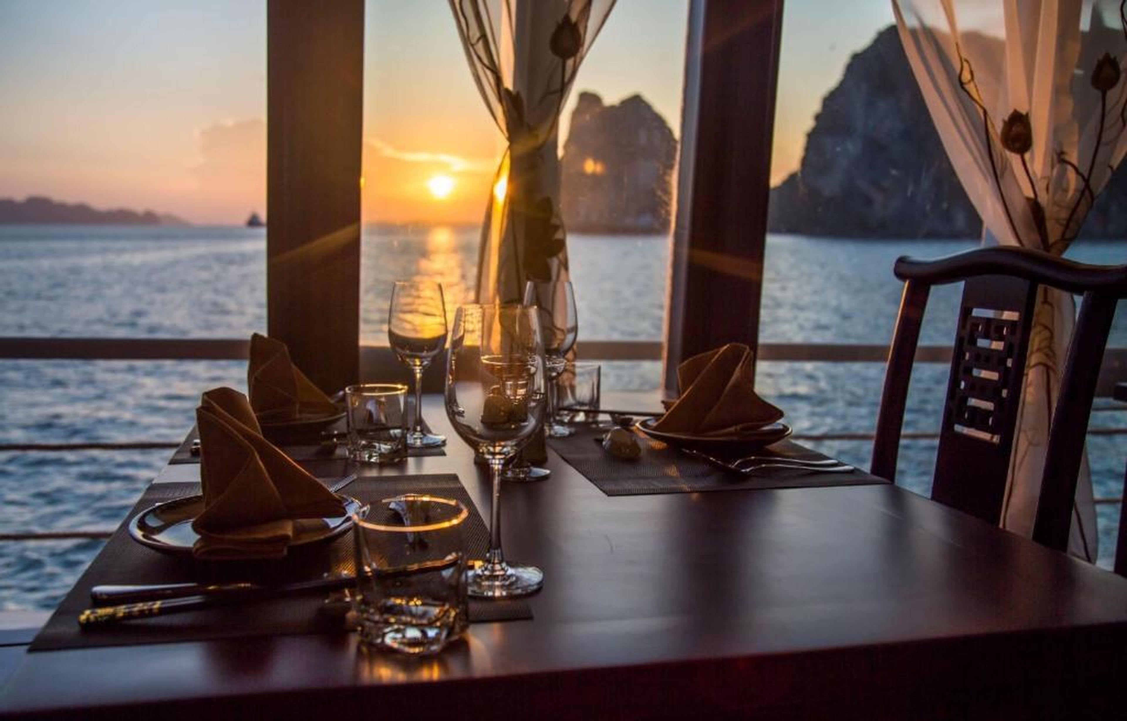 Renea Cruises Halong - Hình 39