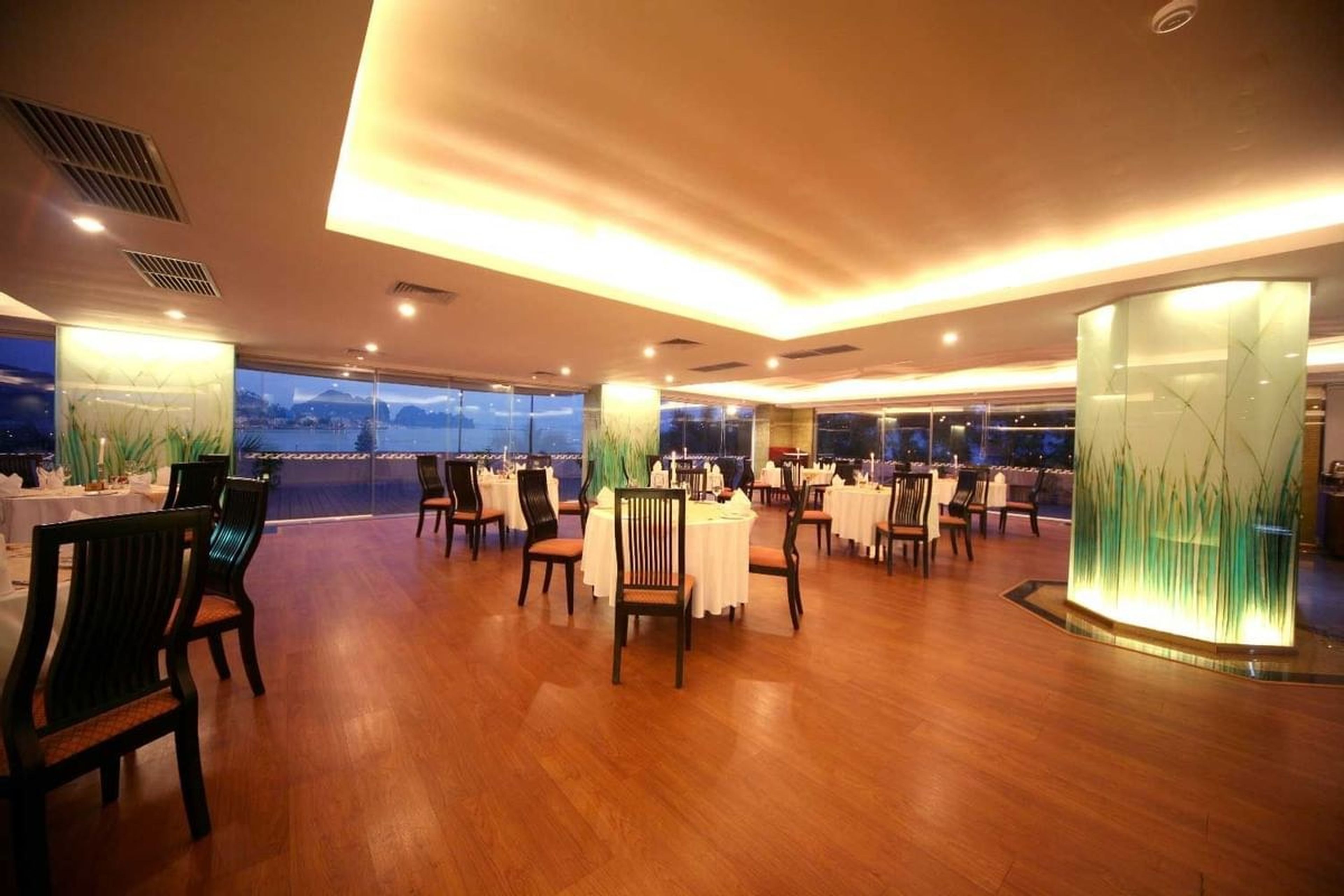 Bay View Restaurant - Nhà hàng đẳng cấp tại vịnh Hạ Long - Hình 5