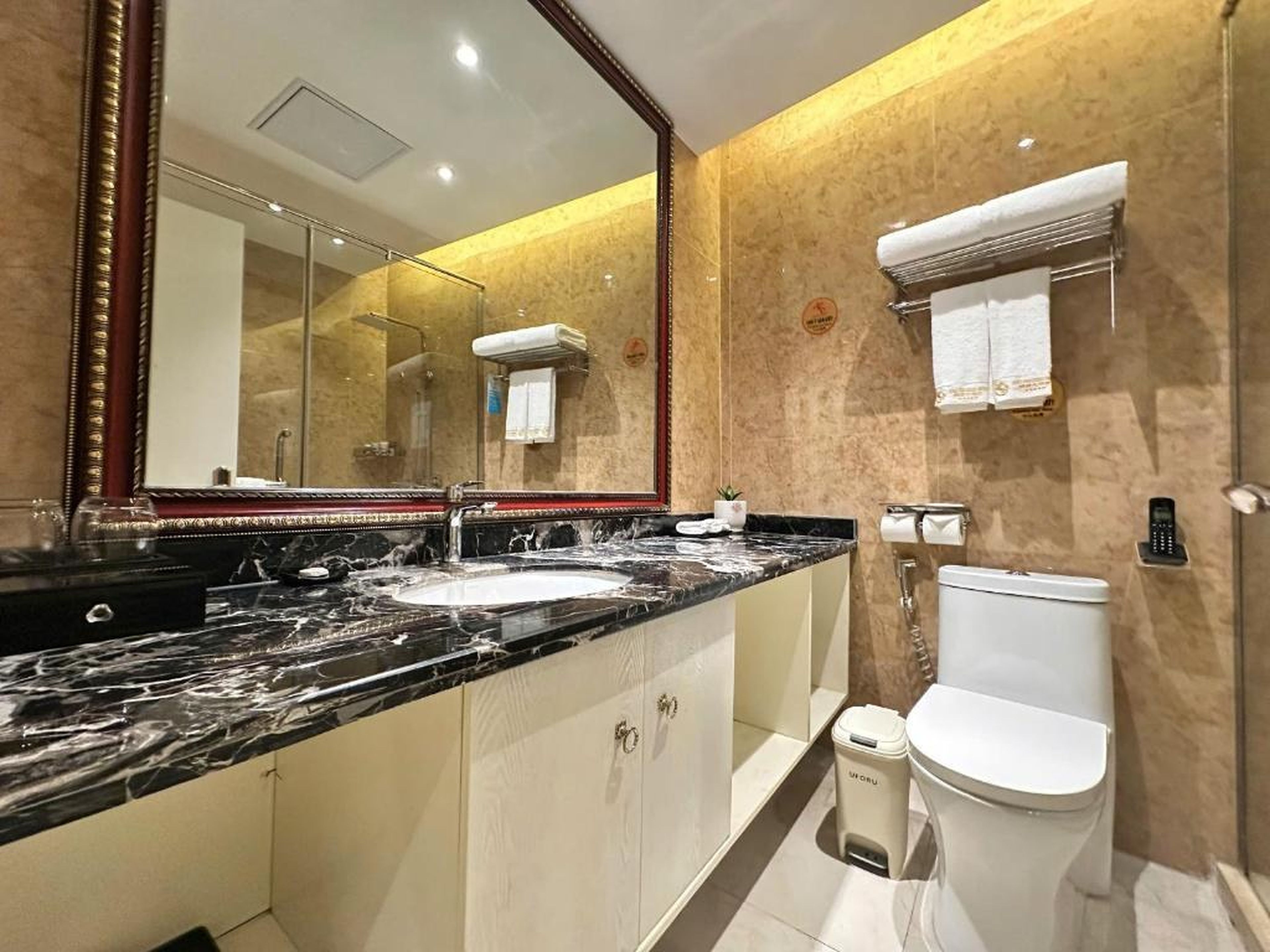 Hồng Vận Grand Hotel Móng cái - Hình 23