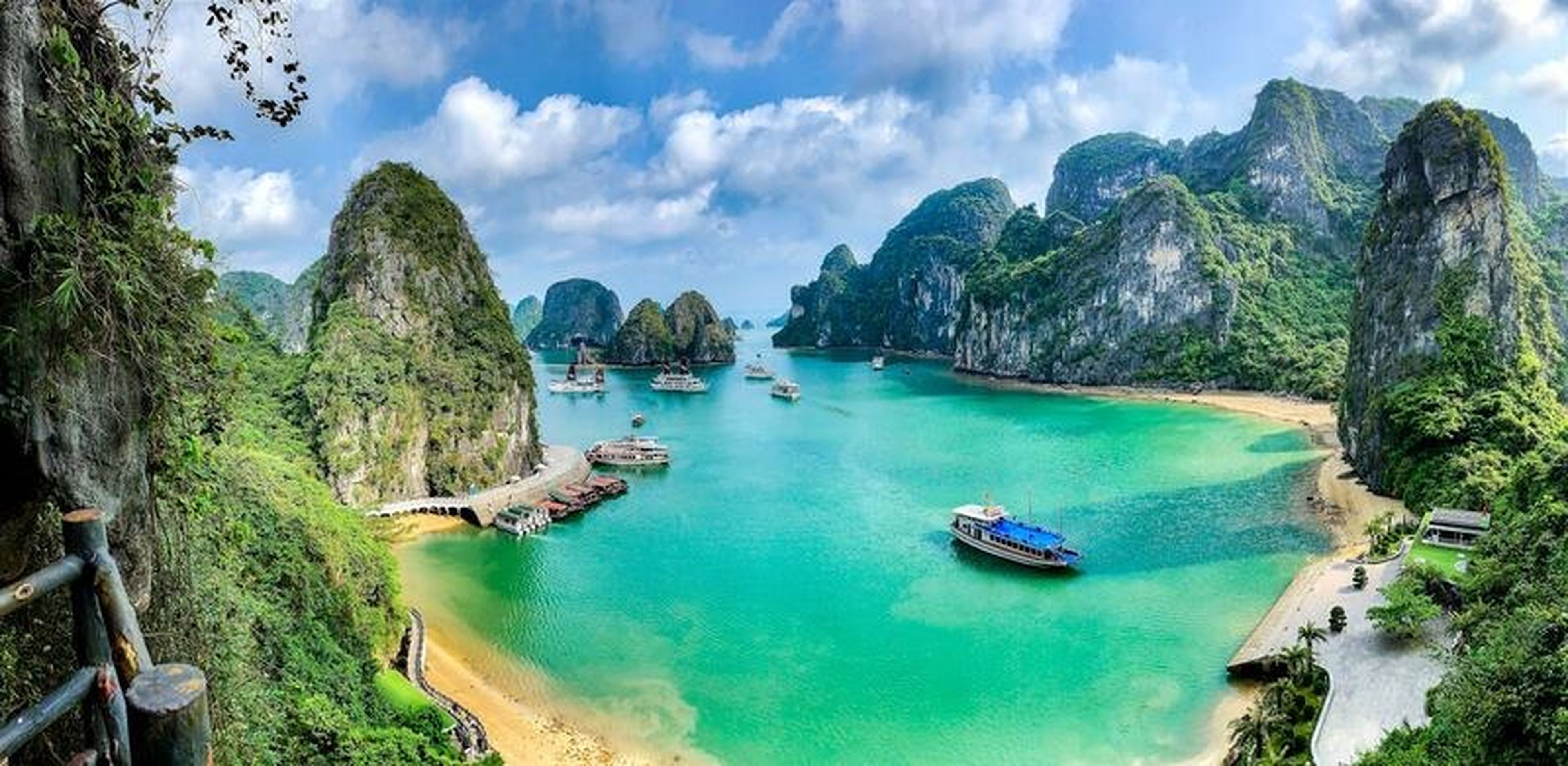 Có nên du lịch Hạ Long tháng 7 hay không và những điều bạn cần biết - Hình 1