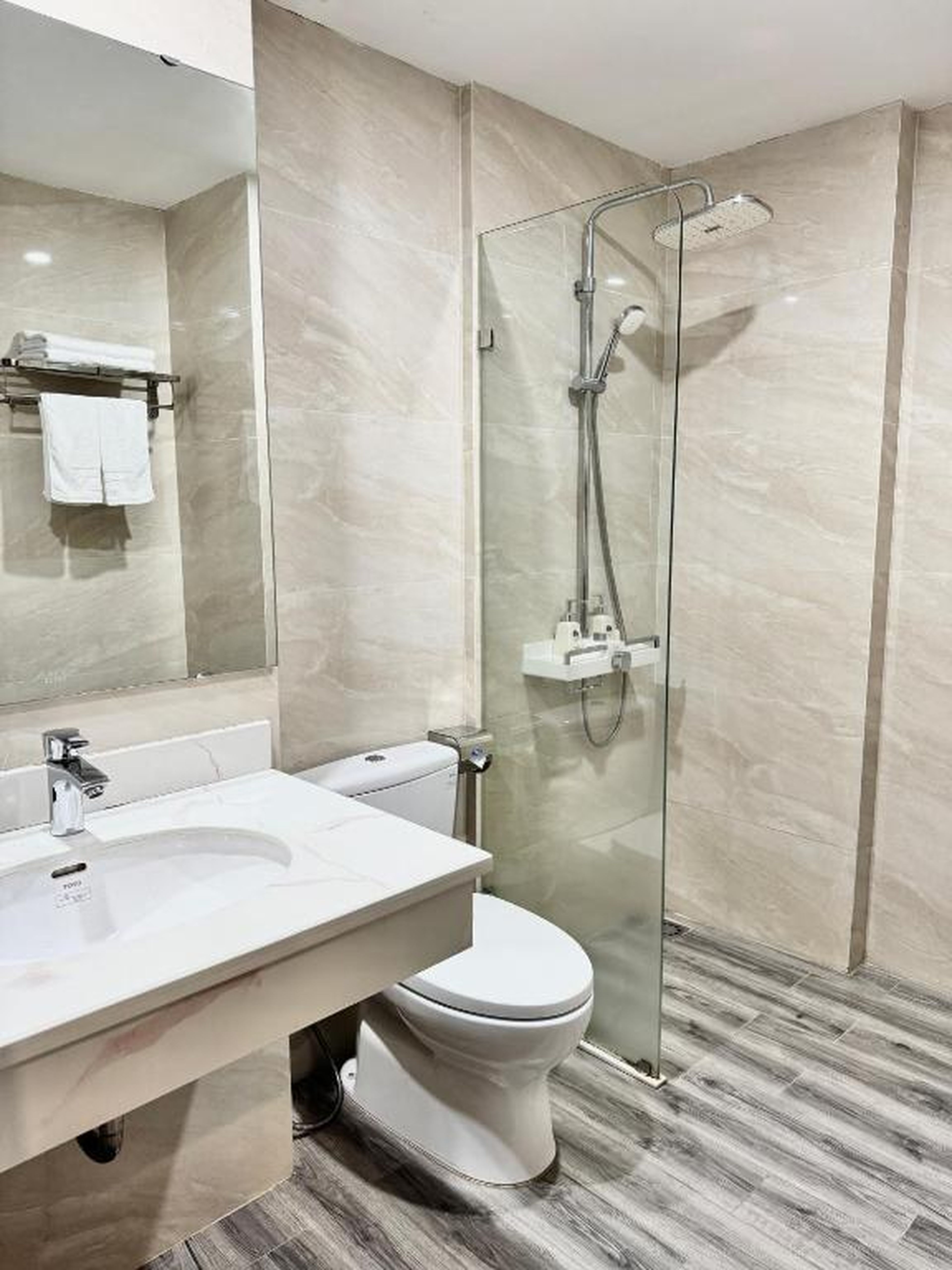 Ha Long Bay TC Hotel - Hình 1