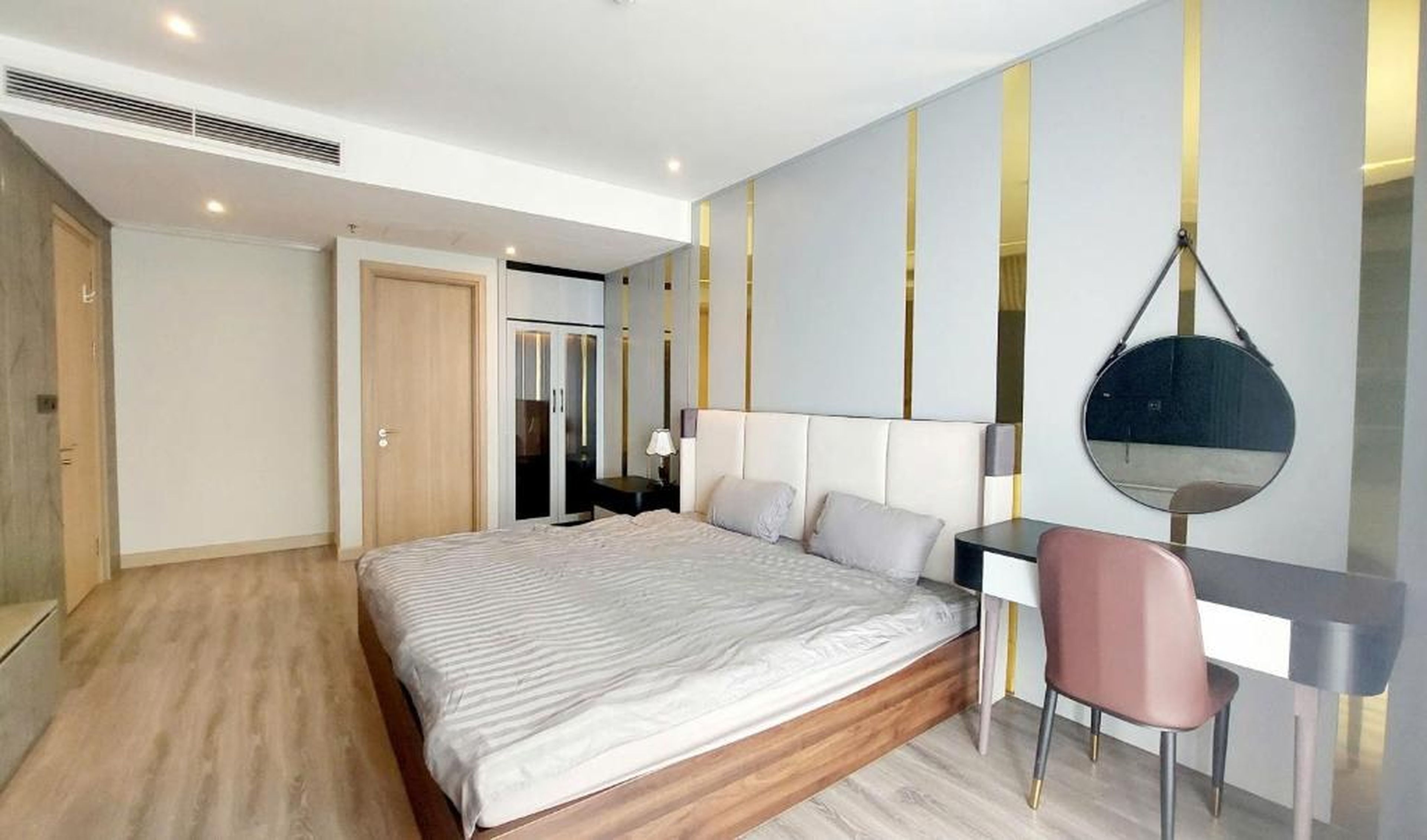 Sweet Home - Homestay apartment system at Citadines Marina Ha Long building - Hình 6