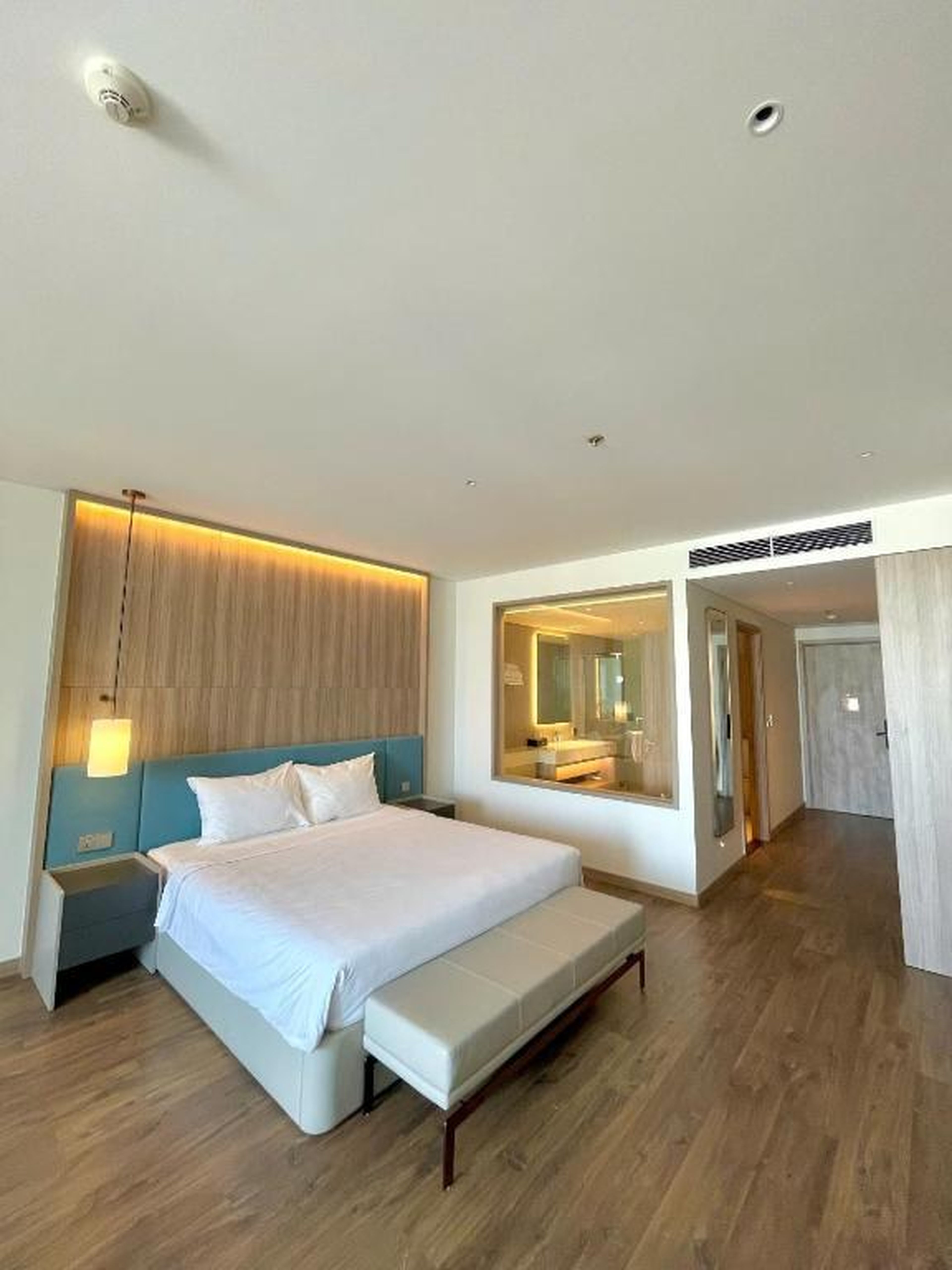 A La Carte Ha Long Bay Seaside Apartments - Hình 50