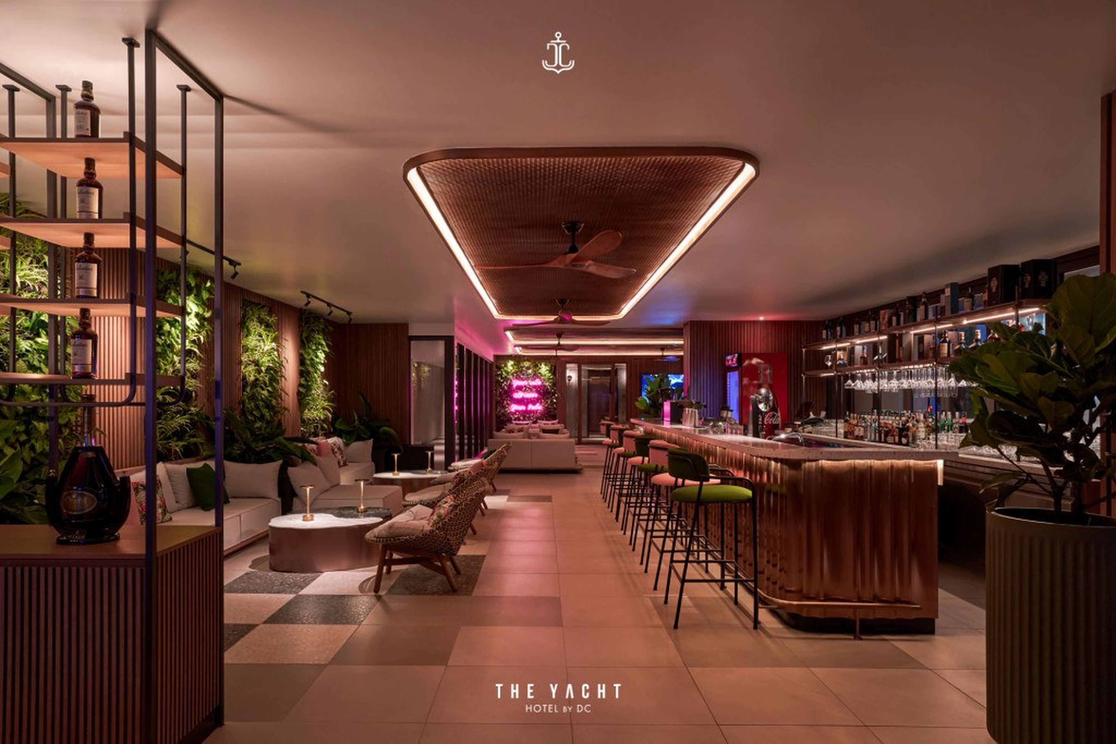 The Yacht by DC – “Du thuyền” sang trọng trên mặt đất neo giữa Hạ Long - Hình 20