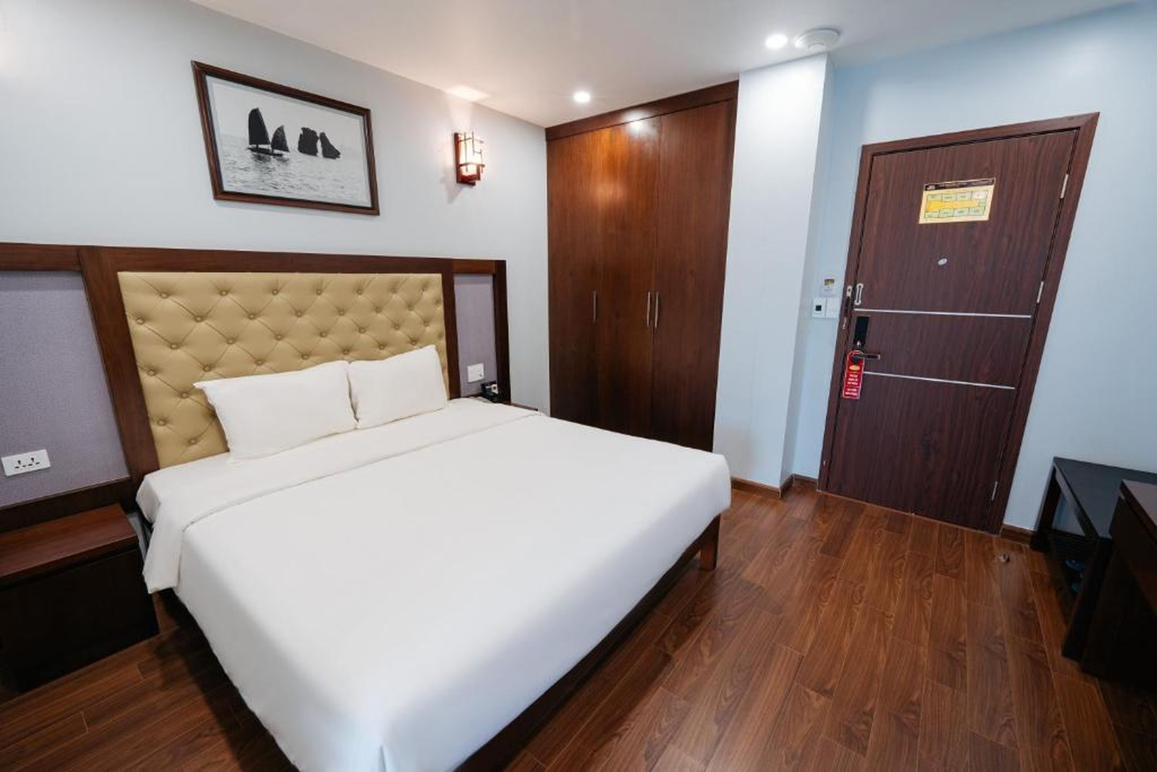 Topone Halong Hotel - Hình 14