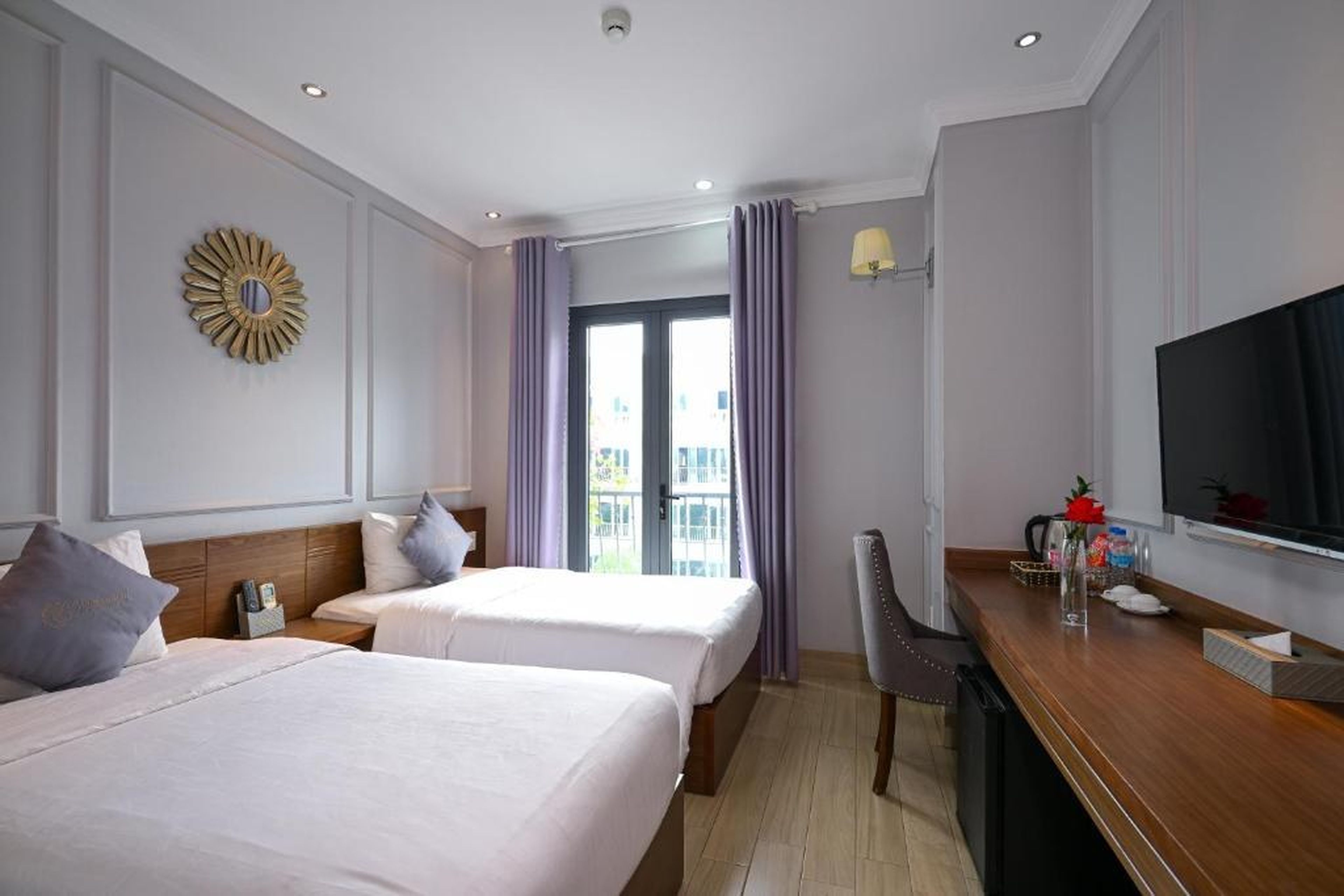 The Confetti Hotel Ha Long - Hình 24