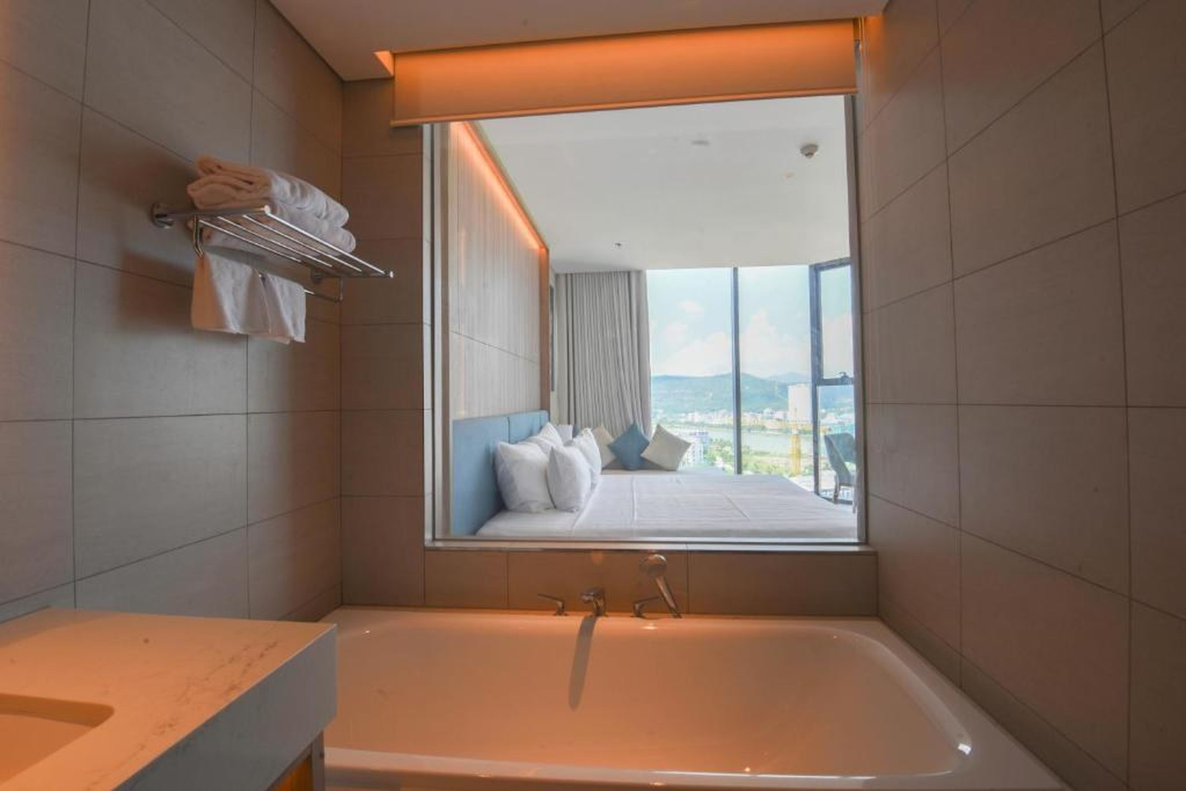 Anstay Residence by A La Carte Hạ Long - Hình 2